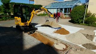 CAT 301.8 NextGen mit Rototop, Grundleitung verlegen, Pflastern, Schachtanschluss