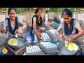 इतनी सारी तकलीफ़ के बाद भी Aunty Khila Rahi Hai Sabse सस्ता Bread Omelette Rs 40 l Delhi Street Food