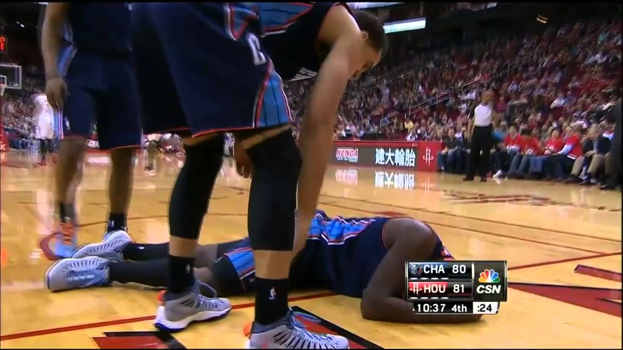 MICHAEL KIDD GILCHRIST KNOCKED UNCONSCIOUS! - February 2, 2013 ...