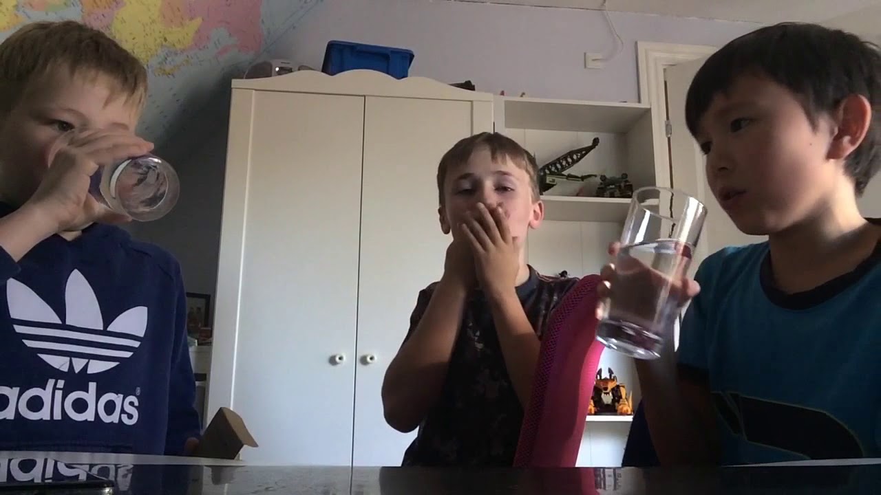 Chili Claus kugler Challenge “Magnus brækker sig!” YouTube