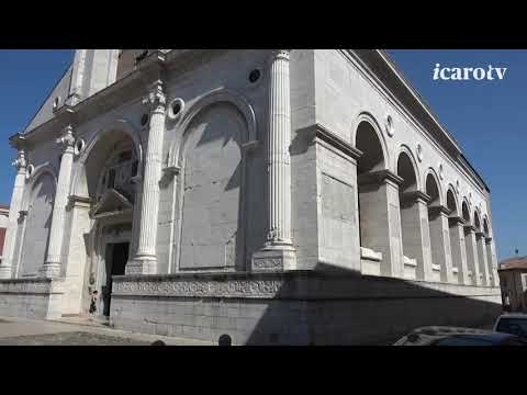 Duomo di Rimini imbrattato, caccia al responsabile. La condanna del sindaco