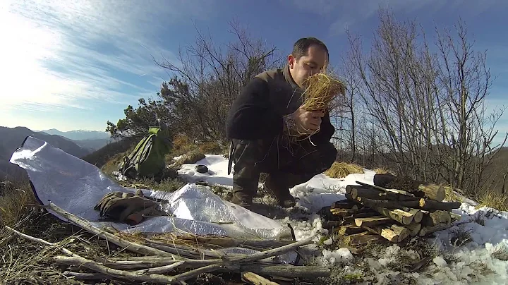 Bushcraft: Starting a fire with a magnifier lens