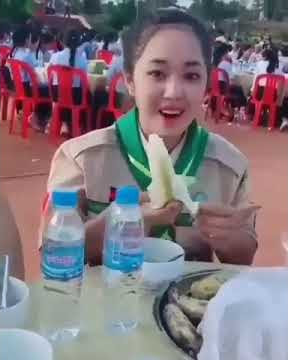 CARA MEMAKAN PISANG YANG VIRAL