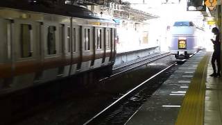 E351系特急「スーパーあずさ15号松本行き」三鷹駅通過(警笛あり)