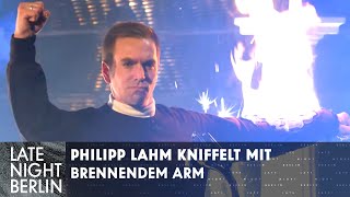 Arm brennt! Würfelt Weltmeister Lahm trotzdem einen Kniffel? | Late Night Berlin | ProSieben
