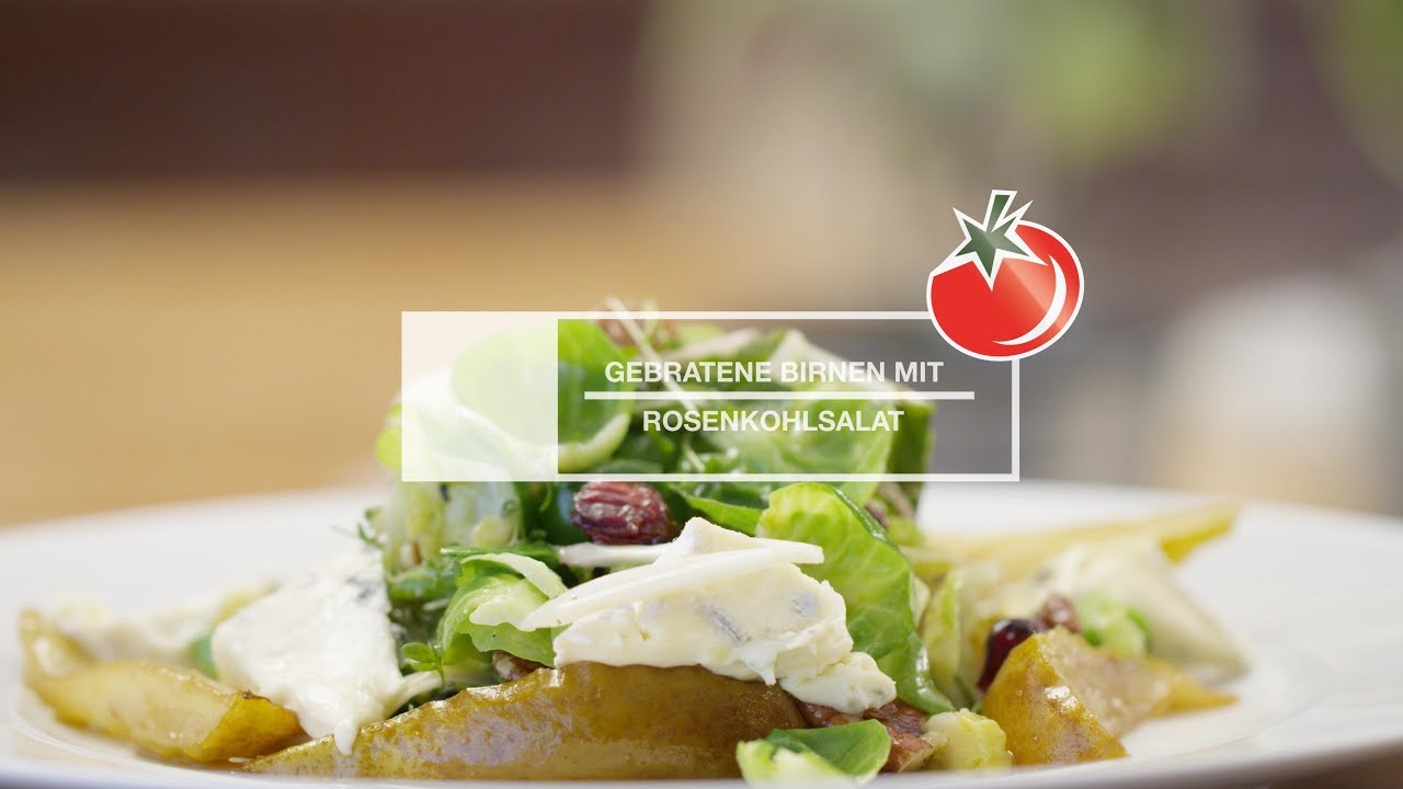 Gebratene Birne mit Rosenkohlsalat, verfeinert mit Blauschimmel-Käse ...