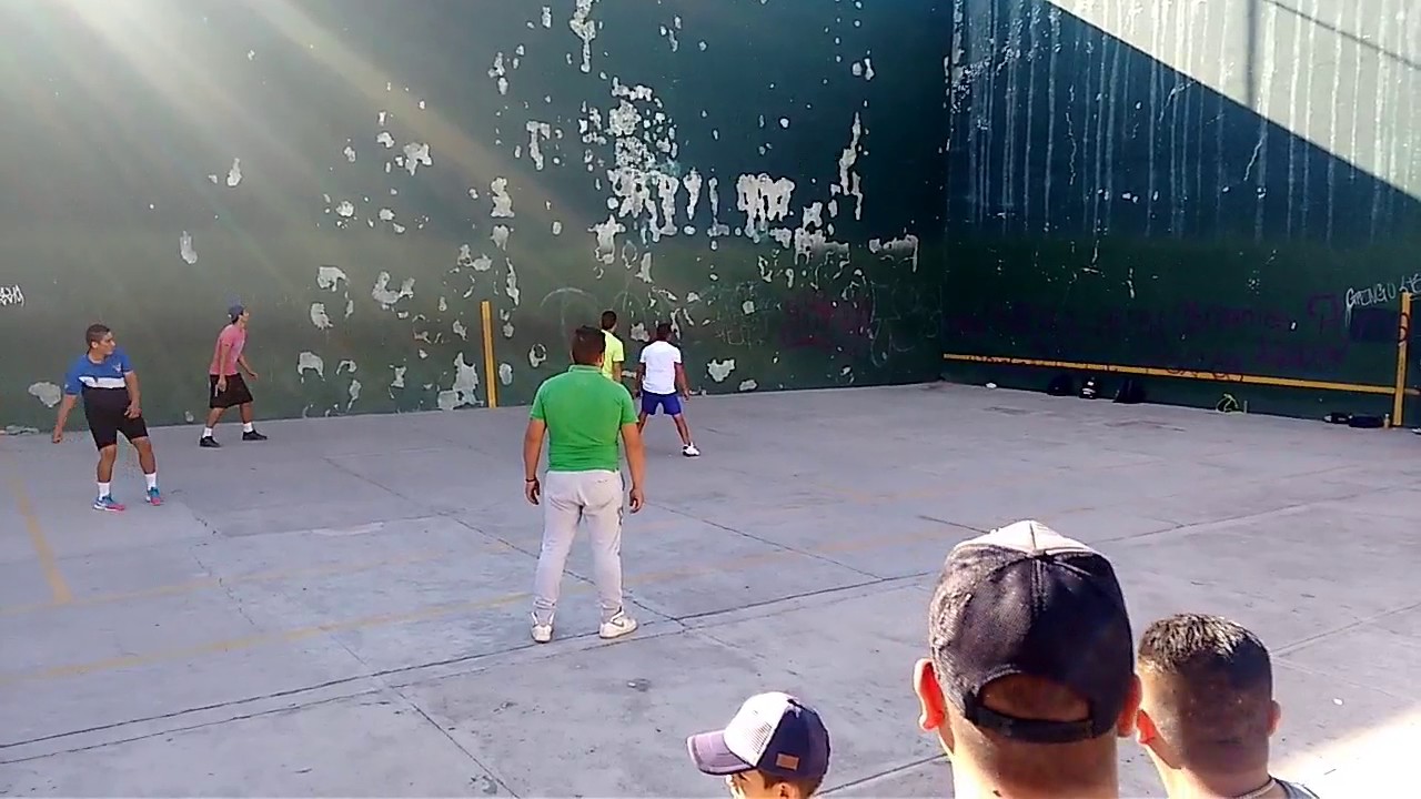 Chowy y Characuis VS tejuineros parte 1, Adrián con derecha y daniel