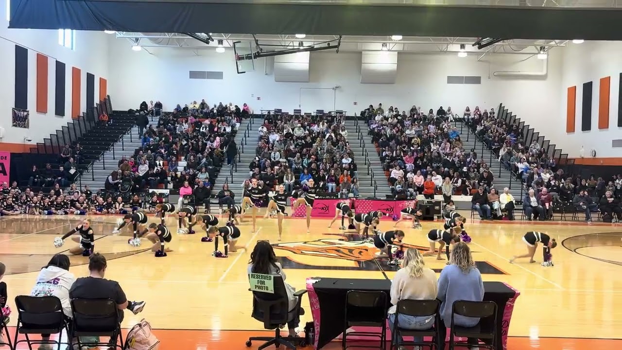 Mini Elite Pom - Boom