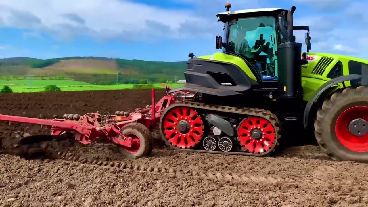 Claas Axion 960TT deep ridging in Aberdeenshire