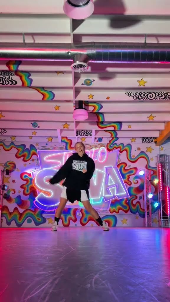 Learned a lil @Kyle Hanagami step to my favorite song rn #itsjojosiwa