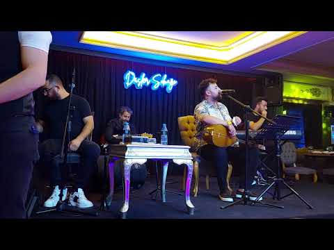 EREN AYDIN CANLI SAHNE PERFORMANSI SÜPER PERFORMANS  SIRALI TÜRKÜLER