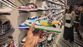 【subtitles】Tokyo Sneaker Shopping: Uncover Harajuku's Rare Finds and Enjoy Tax-Free Deals!