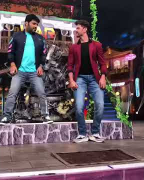 #Ghungroo Hrithik ROSHAN DANCING WITH KAPIL SHARMA #KAPIL SHARMA SHOW #WAR