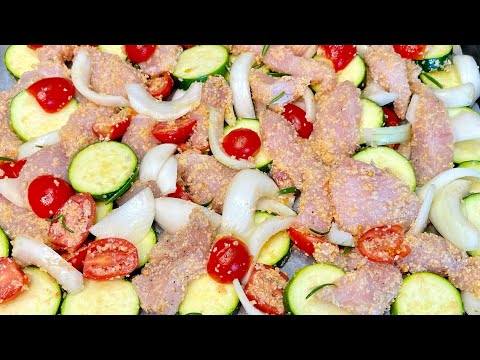 Video: Dada Ayam Dengan Tomat Dan Zucchini