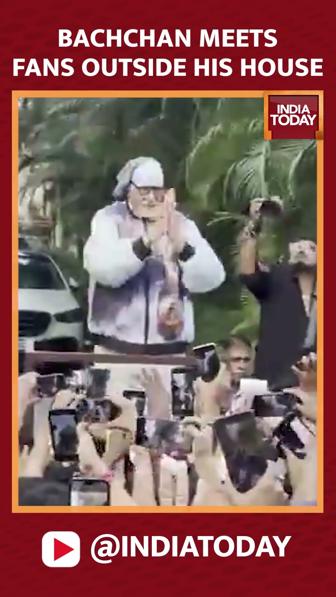 Amitabh Bachchan Meets His Fans Who Gathered Outside His Residence #amitabhbachchan #shorts