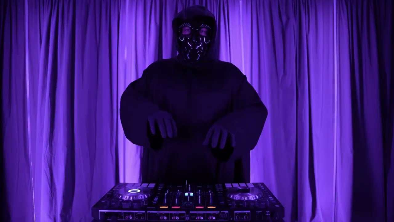Guarda Ziggan - Approaching ft. Tianna (Official Video) su YouTube Guarda Ziggan - Approaching ft. Tianna (Official Video) su YouTube