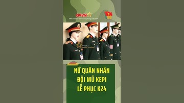 Nữ quân nhân đội mũ Kepi lễ phục K24