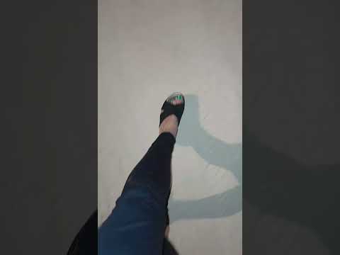 Pebbles walking on the snow #wedgesandals #wedges #walking #walkinginheels