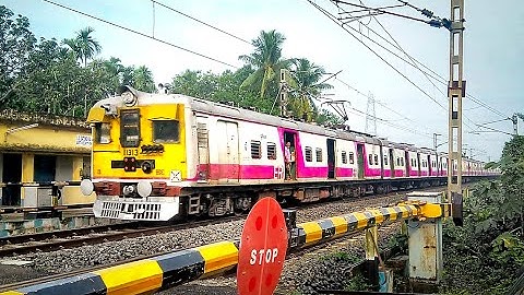 Honking Old Model EMU Local Train Furiously Skipping Busy Railgate | Speedy Trains at Level Crossing