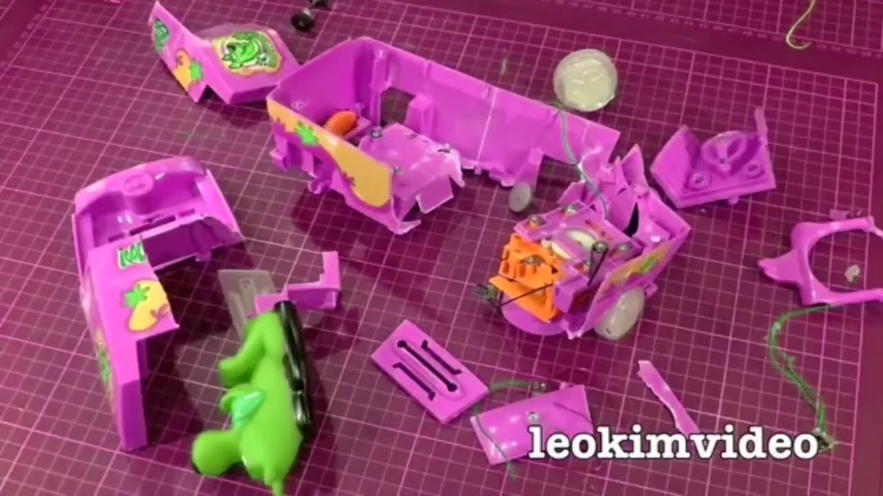 Leokimvideo knock off toys gets smashing crashing & wrecking green lower 