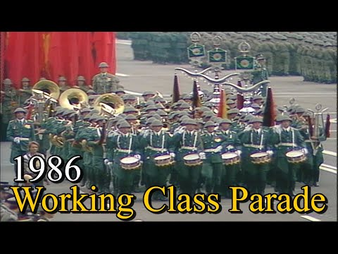 видео: 1986 East German Working Class Parade |  2 Minute Clip