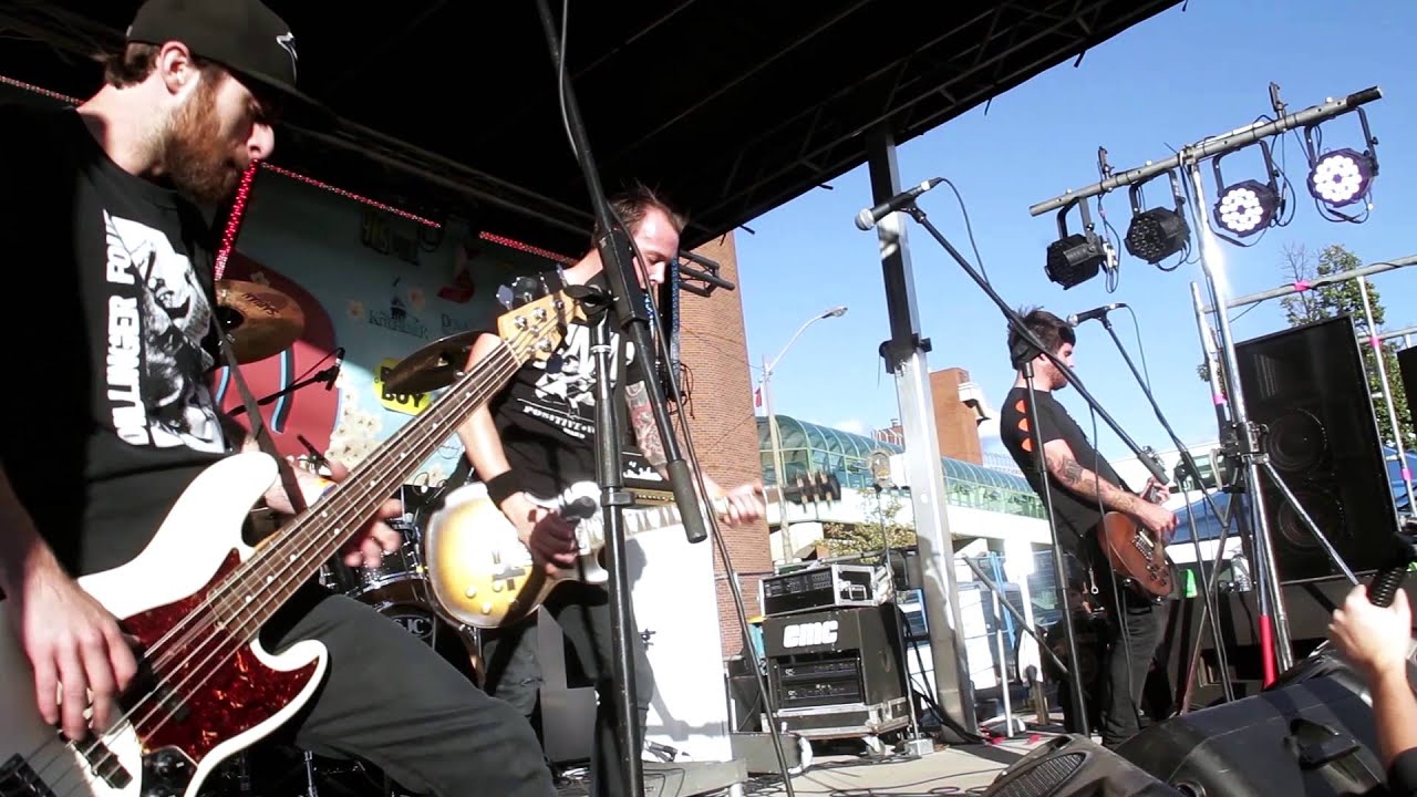 The Flatliners - Eulogy (live at KOI Fest 2012) The Flatliners - Eulogy (live at KOI Fest 2012)
