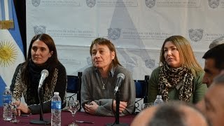 Rodríguez, junto a Ríos y Bertone, entregó a la policía local 450 chalecos antibalas.