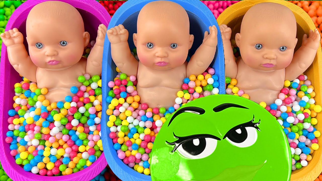 Full of 3 Rainbow BathTubs Candy with M&M's & Magic Slime Cutting