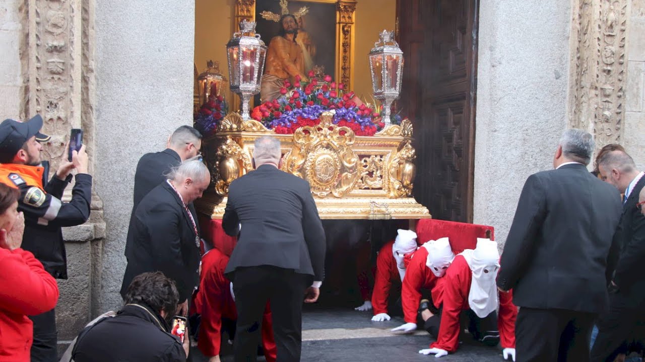 Salida de la procesión del Cristo de la Columna 2023 de Alcalá de Henares