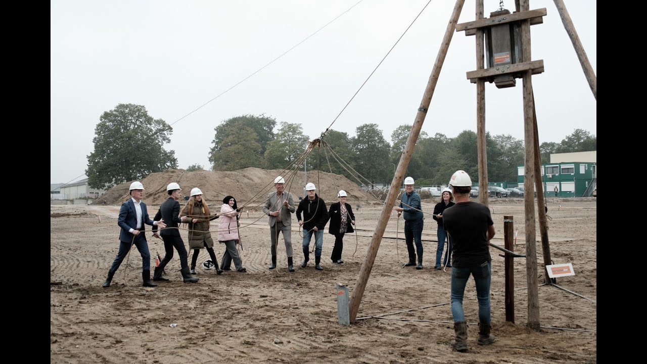 Slaan van de eerste paal nieuwbouw Laborijn