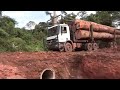 Youssouf ne croit qu'en lui pour les freins de son camion