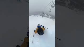 Догонялки - сноубордист против лыжника #сноуборд #сноубординг #snowboard #краснаяполяна #шерегеш