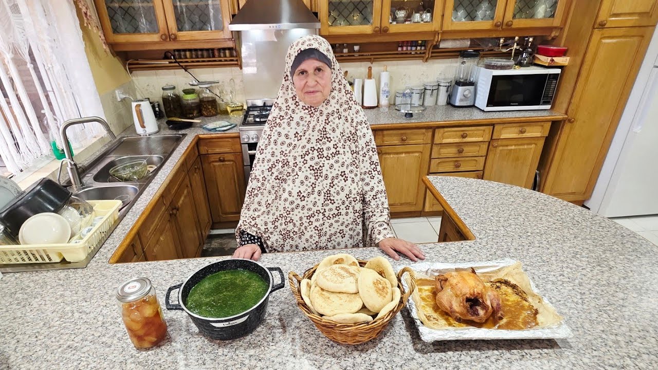 الحجي ينطي الاوردر للحجيه بعد صلاة الفجر  🥗🥖🐓🏺