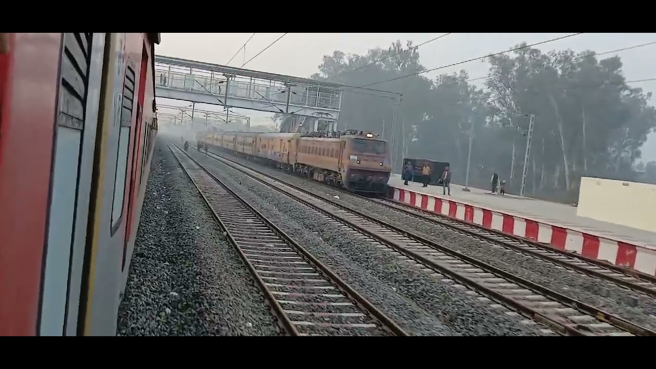 12225 Kafiyat Express at Khorasan Road Railway station