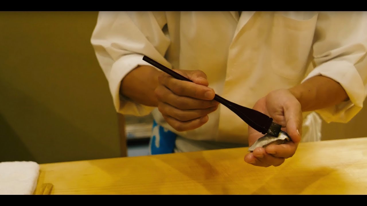 Food critic Masuhiro Yamamoto introduces 'edomae' sushi