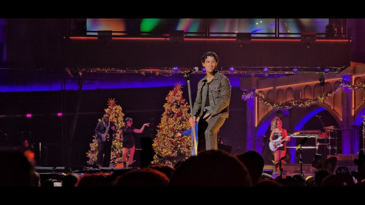 Jonas Brothers: JONAS20 Greetings From Your Hometown (Intro + Love Me To Heaven)