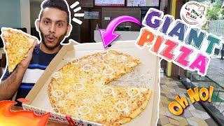 LA Pinoz Monster Pizza,  Biggest Pizza,  La Pinoz 7 Cheese Pizza, 