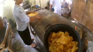 Video proses pembuatan kerupuk di pabrik kerupuk Aneuk Pulau Weh