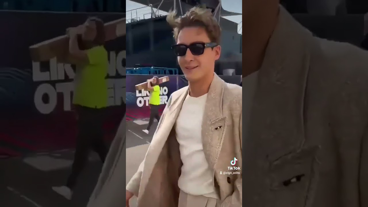 George Russel, the Paddock is your Runway 🤩 