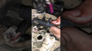 ⚠️ A dirty camshaft sensor causes long cranking and engine starting problems.  ⚠️ Un sensor de leva