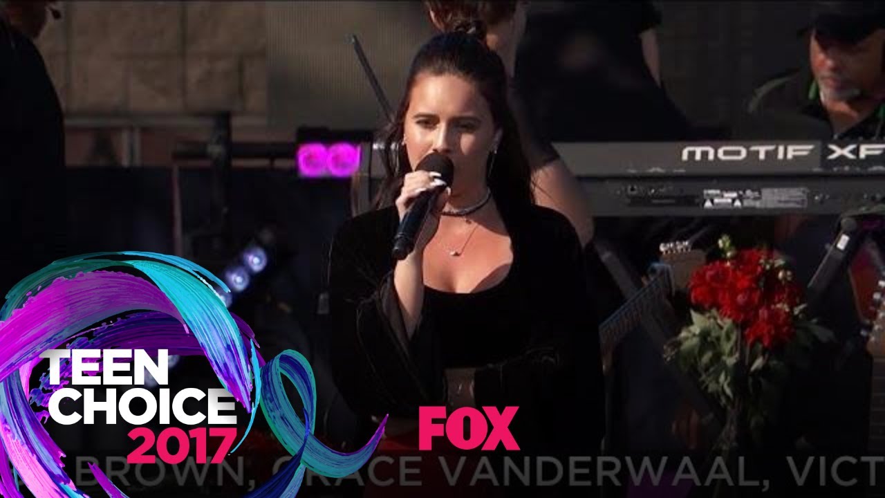 can am Bea Miller Talks To The Teen Choice Audience About Her Music | TEEN CHOICE