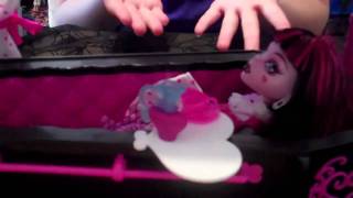 Monster High Draculaura Coffin Bed and Doll Review