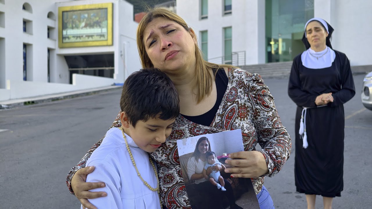 Reencontré a madre soltera con su hijo que abandonó en la iglesia cuando era un bebé 😭 lloramos