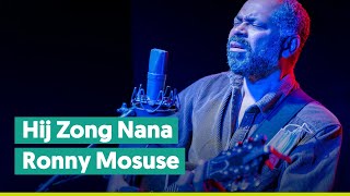 Ronny Mosuse zingt 'Hij Zong Nana' voor zijn overleden broer