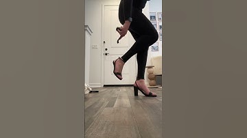 Turn these heels into flats 🖤 #footwear #convertibleheels #shoes #fashiontrends #pashionfootwear