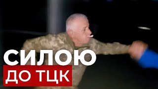 Чи Було Викрадення? Мережу Збурило Відео, Як Працівники Тцк Забрали Волонтера На Кордоні З Польщею