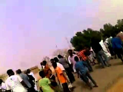 ثوار العيلفون يحاصرون قسم الشرطة 25 6 2012 Sudan Revolts