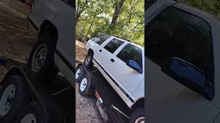 washing the GMC suburban #454 #facebookmarketplace #gmtrucks #gmc #projects