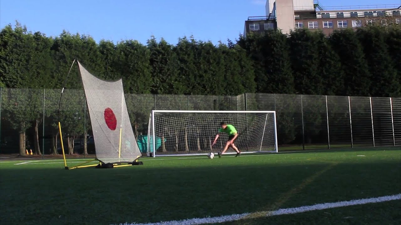 QUICKPLAY Kickster - Porta Da Calcio Portatile Con Rete E Borsa, Facile Montaggio, Bianco/Nero