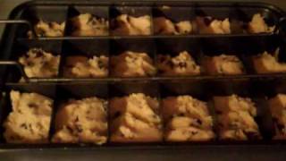 Infomercial mamas take on the pefect brownie pan.